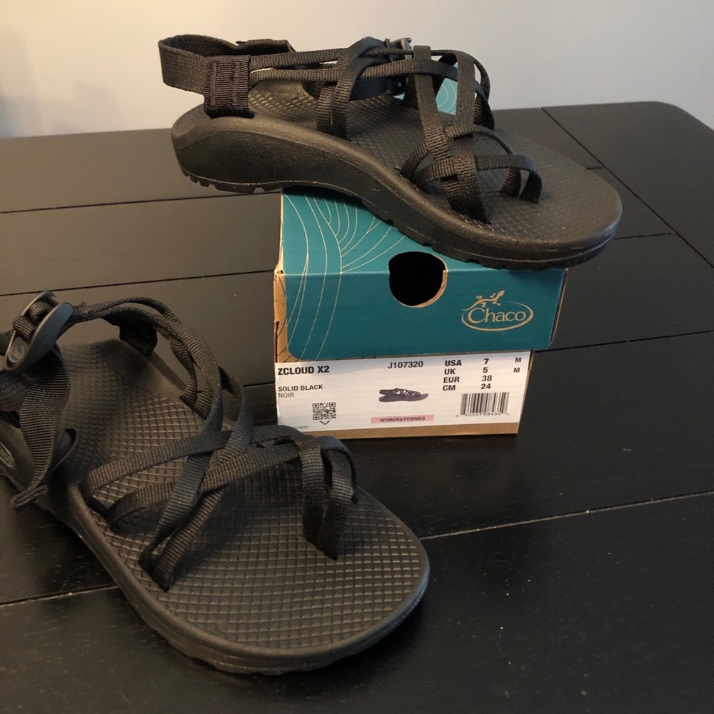 Chaco solid black noir sandal